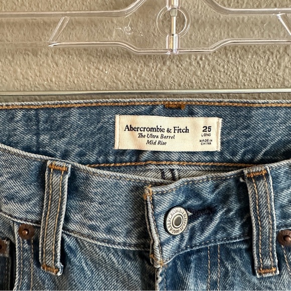 NWT Abercrombie & Fitch Mid Rise The Ultra Barrel Jeans 25 long - Picture 4 of 12
